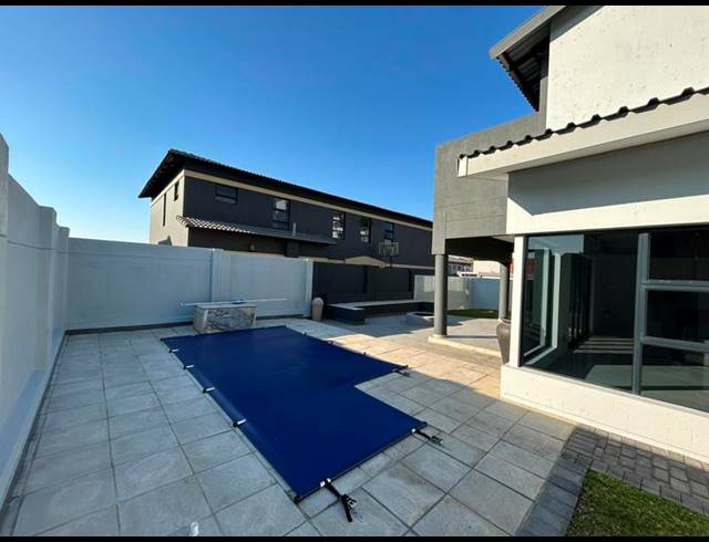 4 BEDROOM TOWNHOUSE FOR SALE IN SIX FOUNTAINS RESIDENTIAL ESTATE